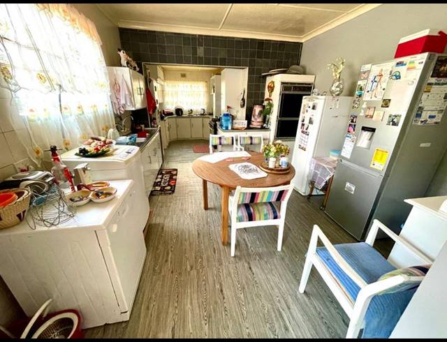 3 BEDROOM HOUSE FOR SALE IN SILVERFIELDS